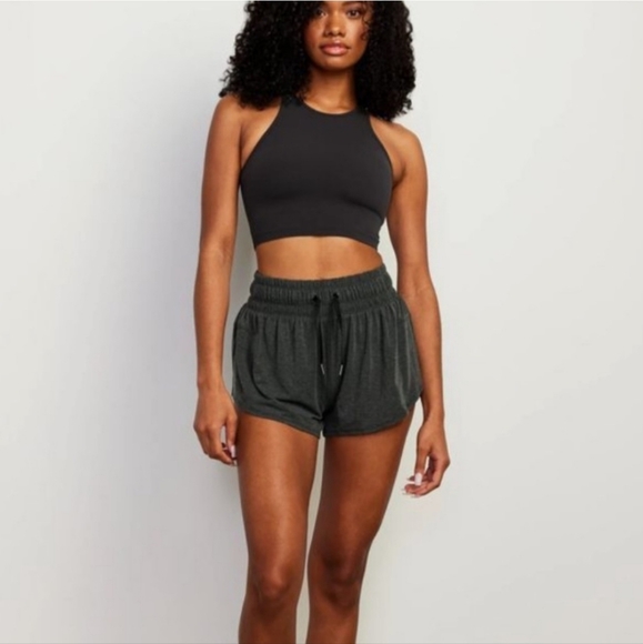 Stori Unscripted Cropped Shelf Tank - Onyx Black - Picture 3 of 3